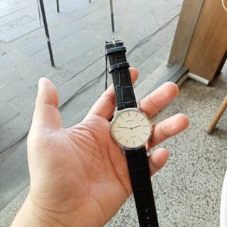 Đồng hồ nam CITIZEN dây da màu đen Đồng hồ đeo tay giá rẻ